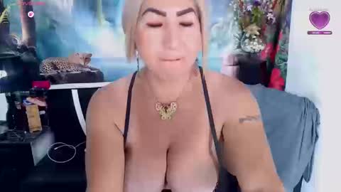Snapshot of elektra_4_you chatting on October 2025 02:50:01 PM XIOMY give LIKE on my page online show from October 2025 02:50:01 PM