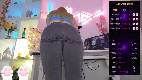 Snapshot of elena_marilyn chatting on January 2025 08:10:02 PM Elena online show from January 2025 08:10:02 PM