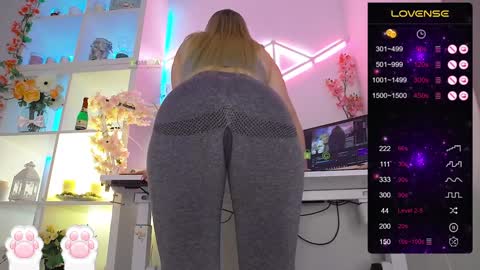 Snapshot of elena_marilyn chatting on January 2025 11:18:02 PM Elena online show from January 2025 11:18:02 PM