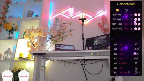 Snapshot of elena_marilyn chatting on February 2025 11:45:01 PM Elena online show from February 2025 11:45:01 PM