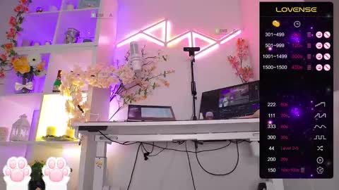 Snapshot of elena_marilyn chatting on February 2025 09:31:01 PM Elena online show from February 2025 09:31:01 PM