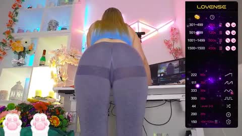 Snapshot of elena_marilyn chatting on March 2025 08:31:01 PM Elena online show from March 2025 08:31:01 PM