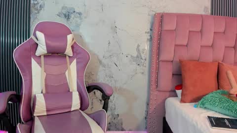 Snapshot of elena_wolff chatting on December 2025 11:47:01 AM elena_wolff online show from December 2025 11:47:01 AM