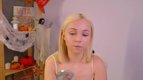elenamonroee online show from October 2025 04:57:01 AM