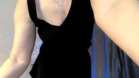 Snapshot of elenaza chatting on January 2025 08:09:01 PM elenaza online show from January 2025 08:09:01 PM