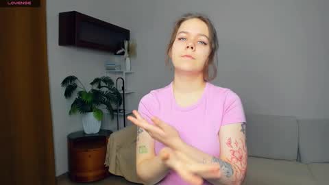 Snapshot of elenn_minty chatting on October 2025 07:09:01 AM Margo online show from October 2025 07:09:01 AM