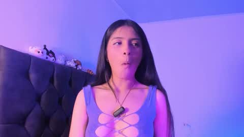 Snapshot of elenna_salvatoree chatting on October 2025 12:05:02 PM Elena online show from October 2025 12:05:02 PM