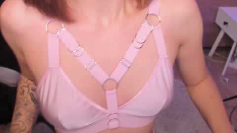 Snapshot of eli_llie chatting on January 2025 01:42:02 PM Eli online show from January 2025 01:42:02 PM