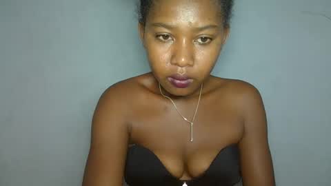 Snapshot of elia011 chatting on January 2025 09:04:02 PM elia011 online show from January 2025 09:04:02 PM