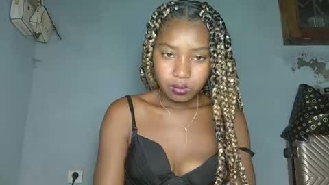 Snapshot of elia011 chatting on January 2025 05:19:01 PM elia011 online show from January 2025 05:19:01 PM