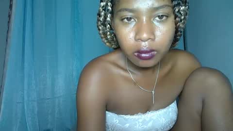 Snapshot of elia011 chatting on January 2025 06:43:01 PM elia011 online show from January 2025 06:43:01 PM