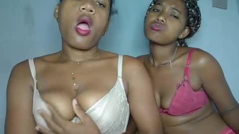 Snapshot of elia011 chatting on January 2025 12:09:01 AM elia011 online show from January 2025 12:09:01 AM