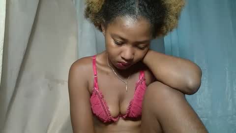 Snapshot of elia011 chatting on January 2025 04:02:02 PM elia011 online show from January 2025 04:02:02 PM