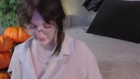 Ellie online show from November 2025 05:21:01 AM