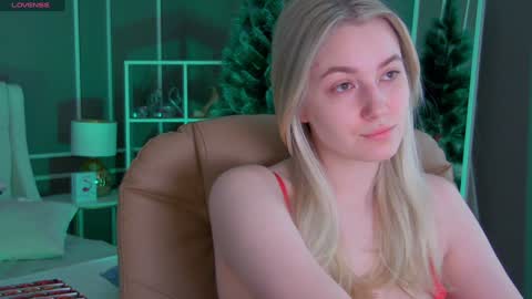 Elina online show from December 2024 01:10:02 AM
