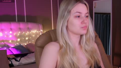 Elina online show from February 2025 01:00:01 AM