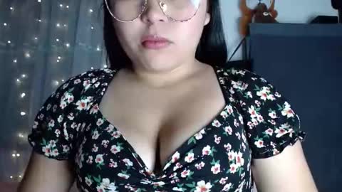 Elina  online show from October 2025 03:56:02 PM