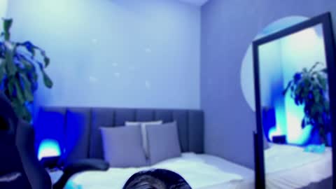 Elisa online show from December 2024 07:28:02 PM