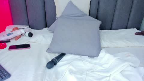 Elisa online show from March 2025 10:39:02 PM