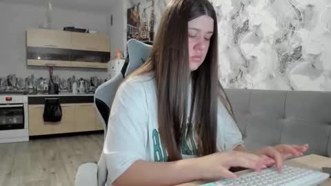 Snapshot of elisa_kollin chatting on November 2025 10:38:02 AM Aletta Oushen online show from November 2025 10:38:02 AM