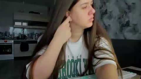 Snapshot of elisa_kollin chatting on November 2025 10:06:01 AM Aletta Oushen online show from November 2025 10:06:01 AM