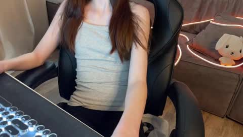 Elisa North online show from February 2025 07:10:01 AM