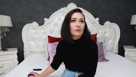 Snapshot of elisabethswan chatting on October 2025 12:07:02 PM Krissy online show from October 2025 12:07:02 PM