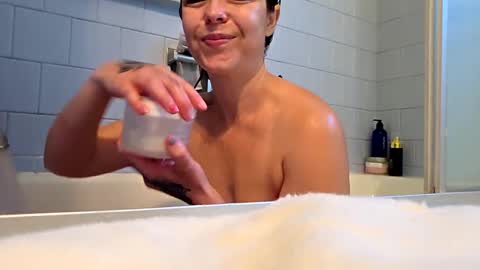 elisehipele online show from September 2025 01:38:01 PM