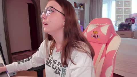Elise    online show from February 2025 09:43:01 AM