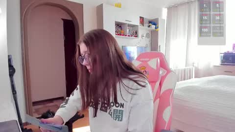 Elise    online show from February 2025 10:30:02 AM