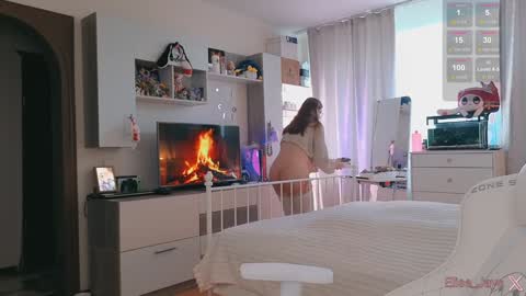 Elise    online show from September 2025 12:37:02 PM