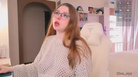 Elise    online show from October 2025 12:25:02 PM