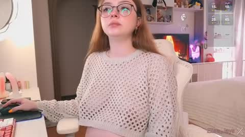 Elise    online show from October 2025 11:33:02 AM