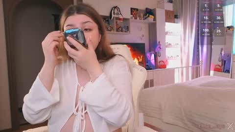 Elise    online show from November 2025 01:01:02 PM