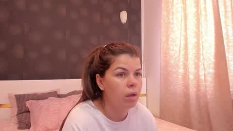 Elly online show from November 2025 08:59:01 AM