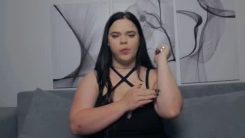 Eliss online show from November 2025 03:45:02 PM