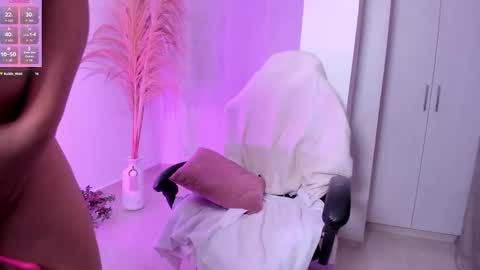 Snapshot of elissa_dominguez chatting on October 2025 02:31:01 AM Elissa online show from October 2025 02:31:01 AM