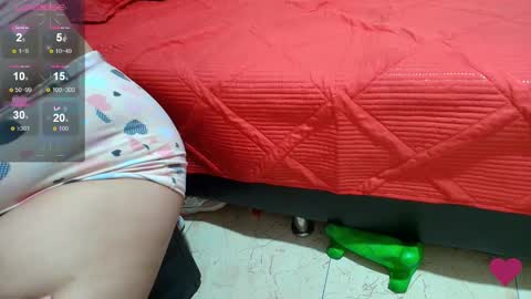 Snapshot of elisuarez_ chatting on October 2025 04:10:01 AM Eliss online show from October 2025 04:10:01 AM