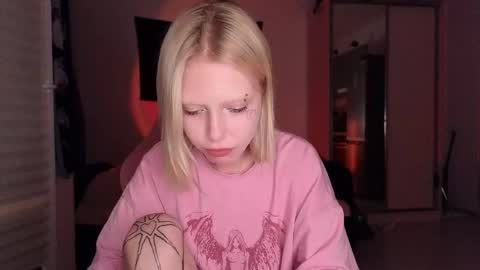 Snapshot of eliza_sadcat chatting on October 2025 06:17:02 PM Elizabeth online show from October 2025 06:17:02 PM