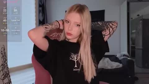 Snapshot of eliza_sadcat chatting on October 2025 12:50:01 PM Elizabeth online show from October 2025 12:50:01 PM