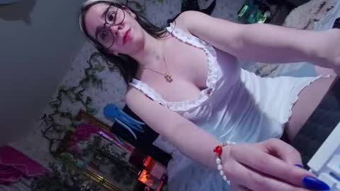 Elizabeth online show from September 2025 08:02:02 PM