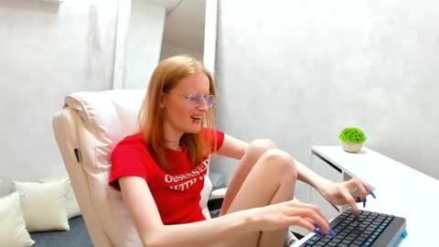 Elizabeth online show from March 2025 12:00:01 PM