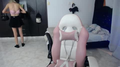  Elizabeth  online show from November 2025 02:01:02 AM