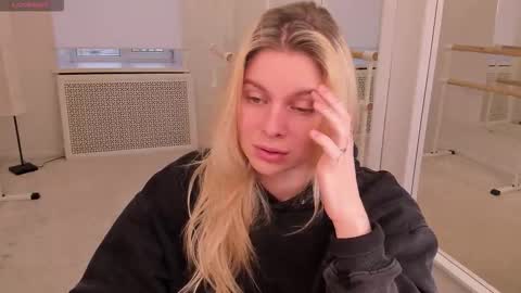 elizabethmad online show from October 2025 06:58:02 AM