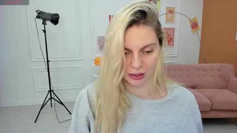 elizabethmad online show from November 2025 06:24:02 AM