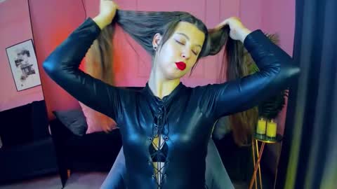 Eliza online show from October 2025 01:20:01 PM