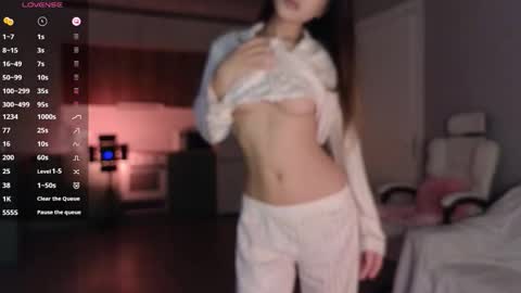 Lee online show from October 2025 02:12:02 AM