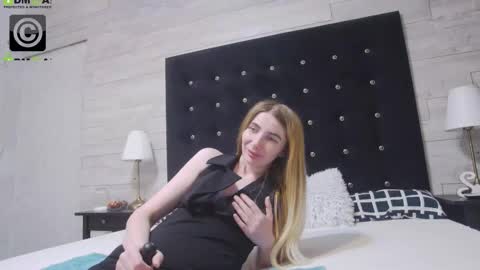 ella_lizzie online show from October 2025 06:41:01 PM