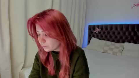 Ella Mayers online show from September 2025 12:21:02 PM