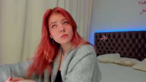 Ella Mayers online show from October 2025 12:03:01 PM